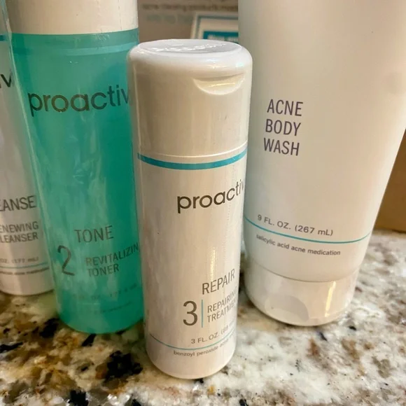 Proactiv skin Care Replenishment Kit! New in box! - Picture 6 of 7